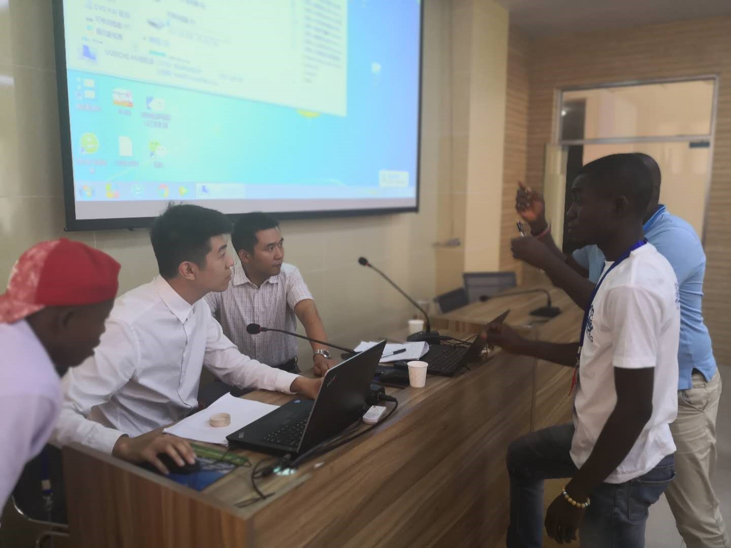 Professors of Our Company Give Lessons to “Sierra Leone Expressway Construction and Operation Management Class”